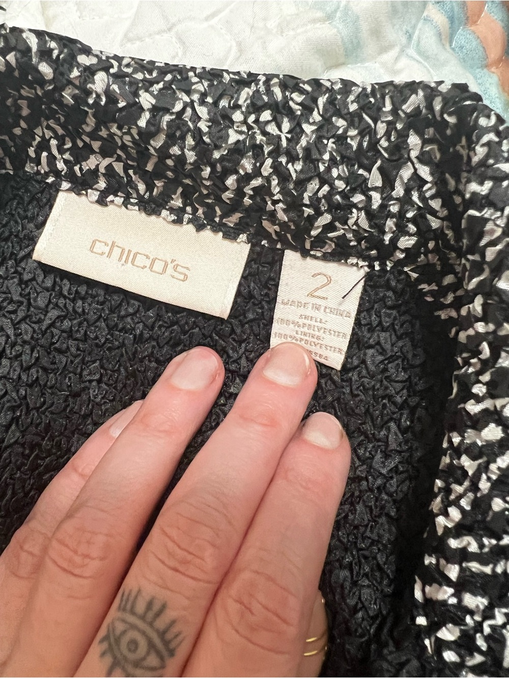 Chico's Design Black & White Coat
Dress Size 2 Stretch Crinkle lightweight - Picture 3 of 14